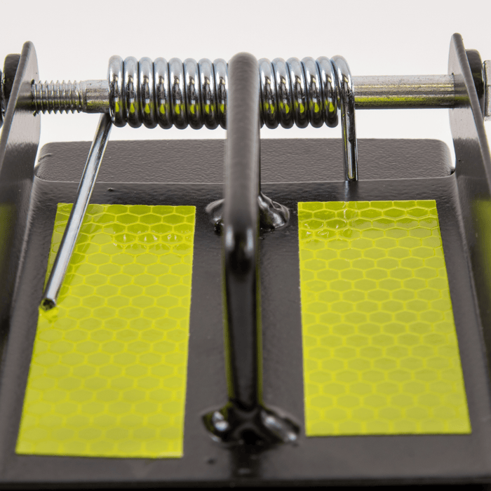 Hinged mouse-trap clapper starter with hi-vis strips | Athletic starter equipment
