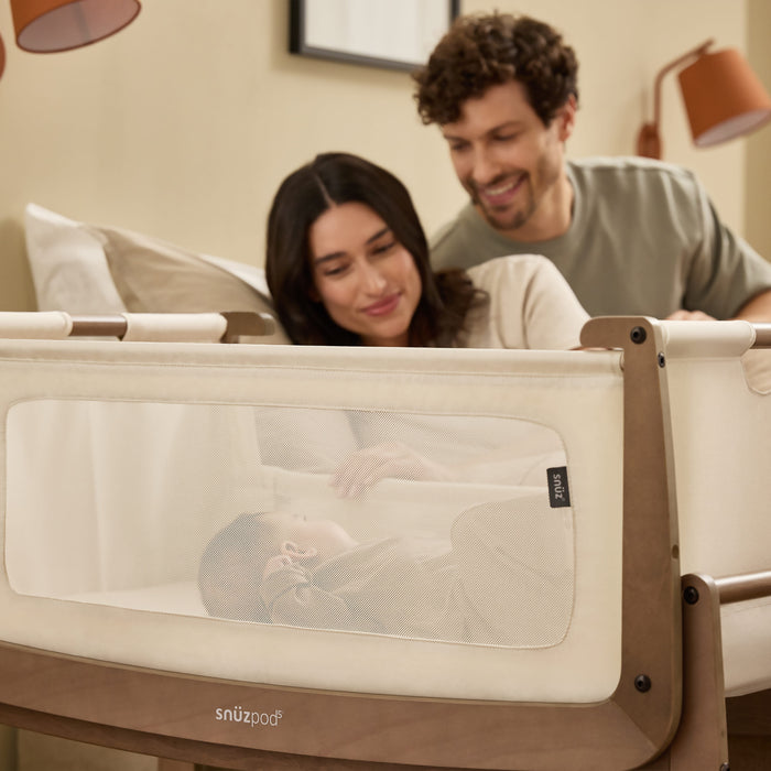 Snuz US SnuzPod5 Bedside Bassinet Walnut SnuzPod5 Bedside Bassinet Walnut