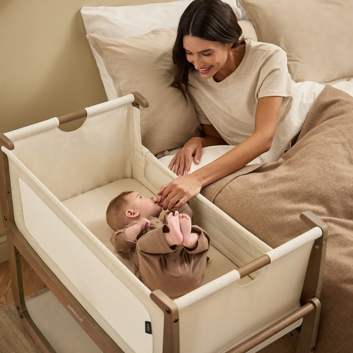 Snuz US SnuzPod5 Bedside Bassinet Walnut SnuzPod5 Bedside Bassinet Walnut