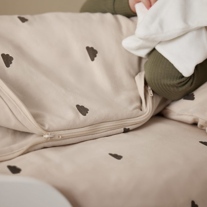 Snuz US Sleeping Bag SnuzPouch 0-6 months, 2.5 Tog Sleeping Bag - Sand Cloud SnuzPouch 0-6 months, 2.5 Tog Sleeping Bag - Sand Cloud
